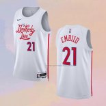 Camiseta Philadelphia 76ers Joel Embiid NO 21 Ciudad 2022-23 Blanco